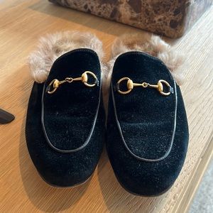 Pricetown Velvet Loafers w/ fur